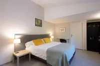 Le Grenier Occitan Hotels in Montreal