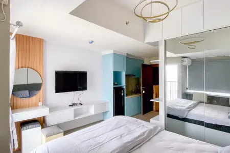 RedLiving Apartemen Royal Park Sentul by Bogor Staycation Отели рядом с достопримечательностью «Таман Будайя Сентул Сити»