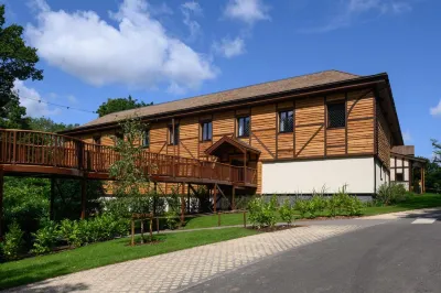 Warwick Castle Hotel & Knight's Village Hotels in Warwick