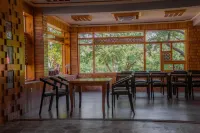 Dumani Nagar Hotel & Resort - servizio colazione