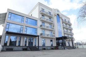 Status Hotel