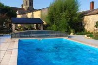 Gites Jardin-Darcy - Piscine au SEL Hotels in Réaux-sur-Trèfle