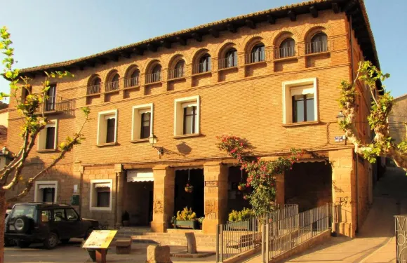 洛阿雷霍斯佩德里亞酒店