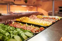 Crystal City Hotel - breakfast