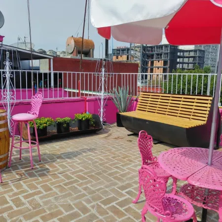Mala Vecindad Beer Hotel Отели рядом с достопримечательностью «Выставочный центр Reforma»