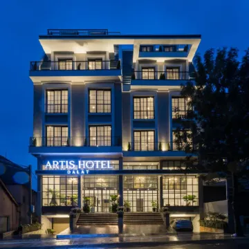 ARTIS Hotel Da Lat Отели рядом с достопримечательностью «Крейзи Хаус»
