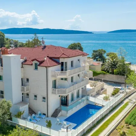 Hotel Riva Kaštela with Swimming Pool Отели рядом с достопримечательностью «ВМБ Лора»