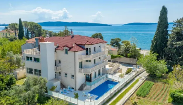 Hotel Riva Kaštela with Swimming Pool Hotels near Lora
