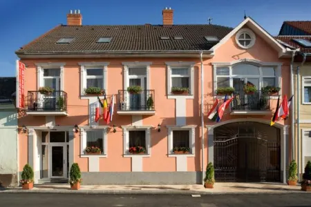 Hotel Isabell Győr Отели в г. Дьор