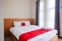 RedDoorz Syariah Near Universitas Tidar Magelang Hotels in Magelang Regency