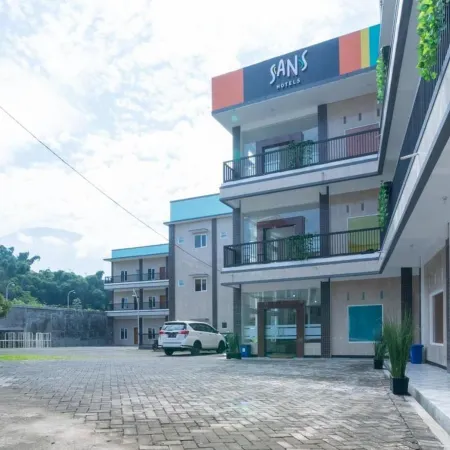 Sans Hotel Queen Batu