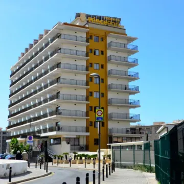 Prince Park Hoteles cerca de Camping Villamar