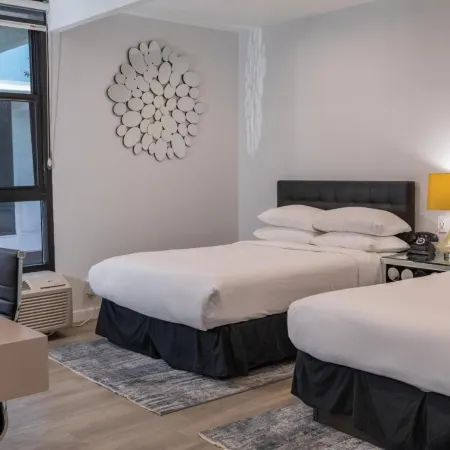 Park Plaza Lodge Отели рядом с достопримечательностью «Торгово-развлекательный комплекс The Grove»