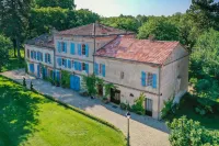 Le Manoir du Thouron Hôtels à : Saint-Sulpice-la-Pointe