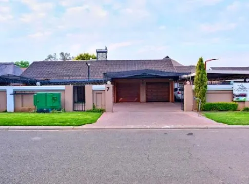 Lauren Palace Guest House