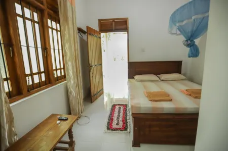 Serene Home Stay Отели в г. Udawalawa