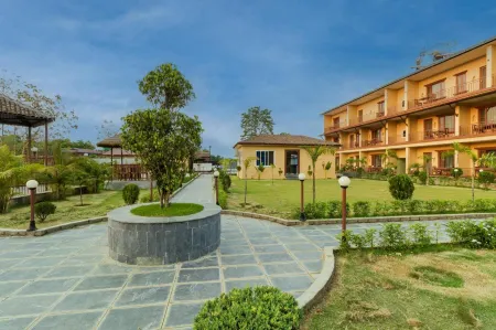 Sisai Park Village Отели рядом с достопримечательностью «Chitwan Jungle Safari»