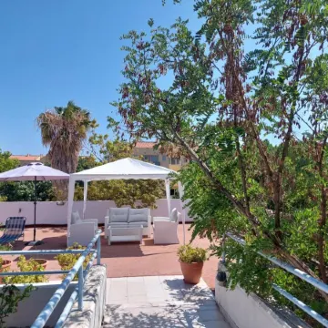 Seafront Studios and Apartments