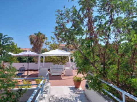 Seafront Studios and Apartments