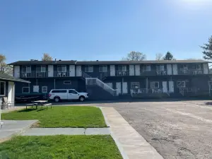 2 Bedroom Suite with Kitchen