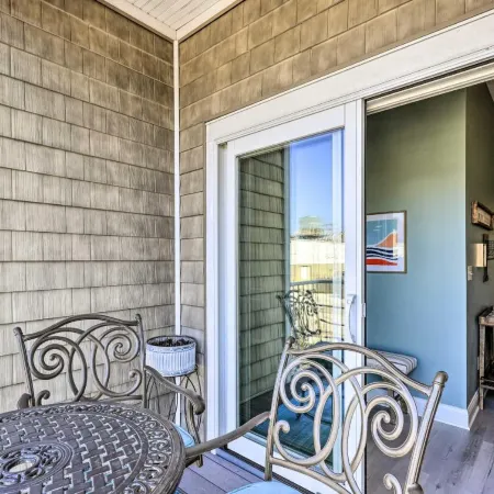Dtwn Ludington Condo Balcony, Walk to Beach!