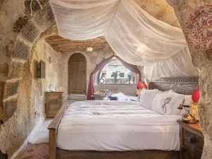 Kayata Cave Suites