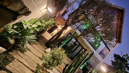 Pousada Chalé Poder Das Pedras Отели рядом с достопримечательностью «Зоопарк Сан-Паулу»