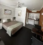Golden Harvest Motor Inn - プール