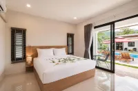 Benz & Ben Khaolak Retreat - parking