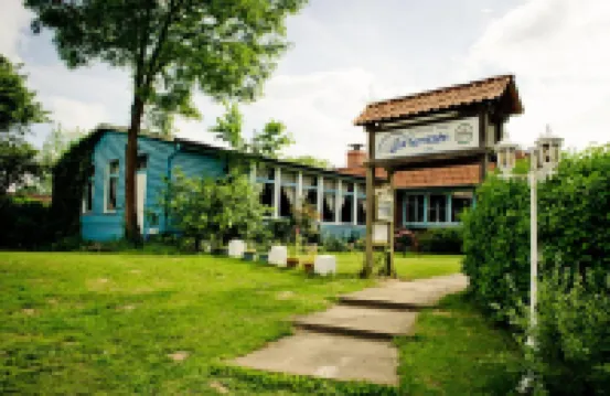 Zur Rennbahn Hotels in der Nähe von Hoopte