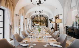 Mamaison le Regina Boutique Hotel