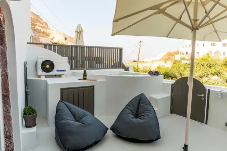 Afora Houses Отели рядом с достопримечательностью «Тира»