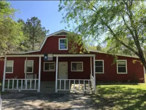 Pure Country, plenty of space & trees, relaxing!