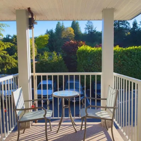 Gibsons Landing Inn