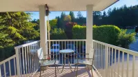 Gibsons Landing Inn Hotels in Gibsons