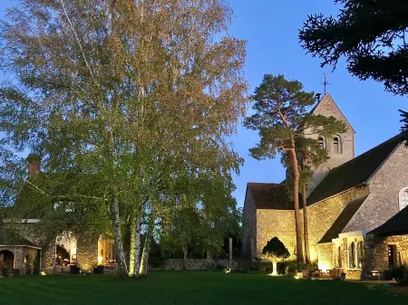 Le Prieuré de Bazainville Отели в г. Ивелин