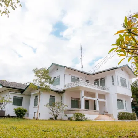 Shinophat's House Отели рядом с достопримечательностью «Госпиталь Овербрук»