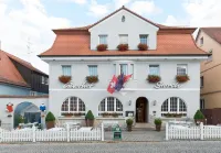 Hotel Gasthof Zum Storch Отели в г. Гайзельвинд