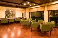 Radisson Jass Khajuraho - С баром