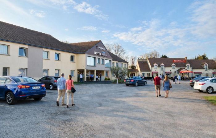 Hotel the Originals Bernay Acropole