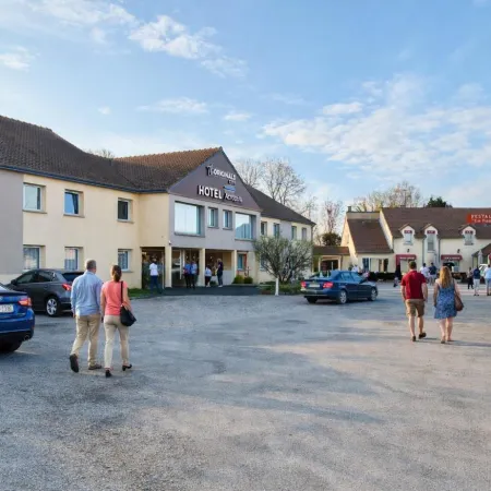 Hotel the Originals Bernay Acropole