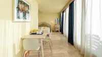 Hotel Marina Uno - Airport Shuttle