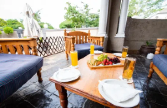 New England Guest House by Ilawu