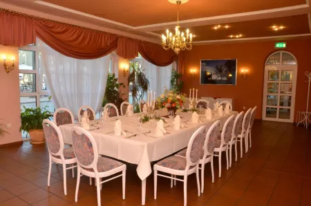 Hotel Landhaus Wörlitzer Hof Отели рядом с достопримечательностью «Pagode»