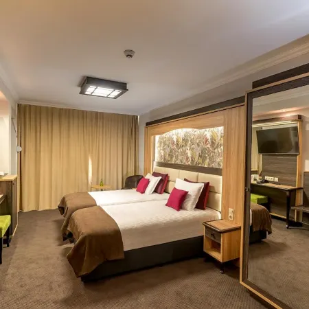 Hotel Zoo Sofia - Secured Paid Parking