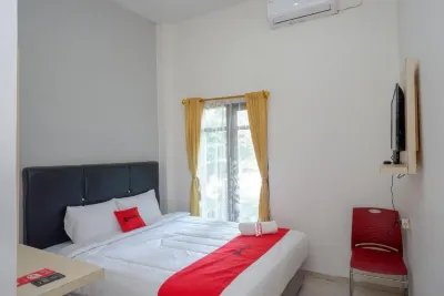 RedDoorz @ Kratonan Solo Hotel dekat Institut Islam Mamba'ul 'Ulum Surakarta