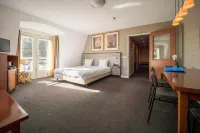 Fletcher Hotel Restaurant de Witte Raaf Hotel dekat Space Expo