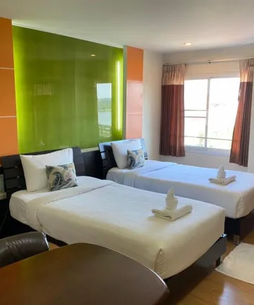 ห้องดีลักซ์เตียงแฝดพร้อมวิวทะเลสาบ