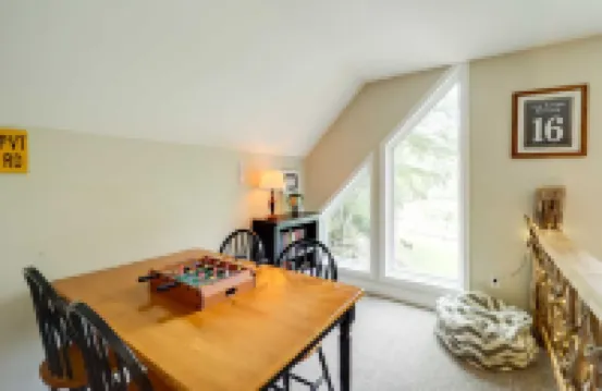 'เกรย์สโตน' เคบินริมลำธาร: เดินป่า, ตกปลา และสำรวจ!