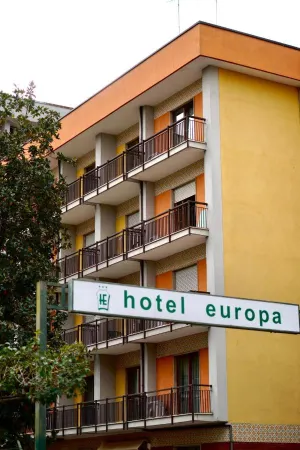 Hotel Europa Отели рядом с достопримечательностью «Golf Club Salerno»